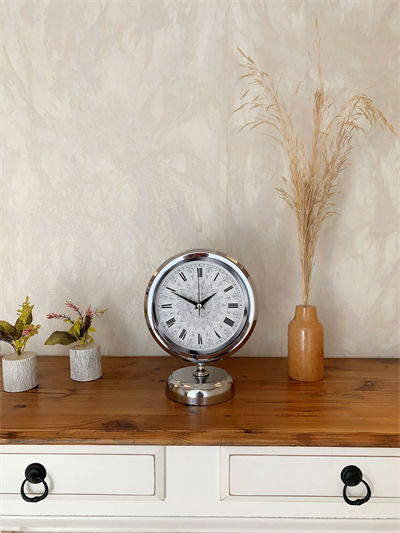 Krom Metal Çini Desen Roma Rakamlı Masa Saati