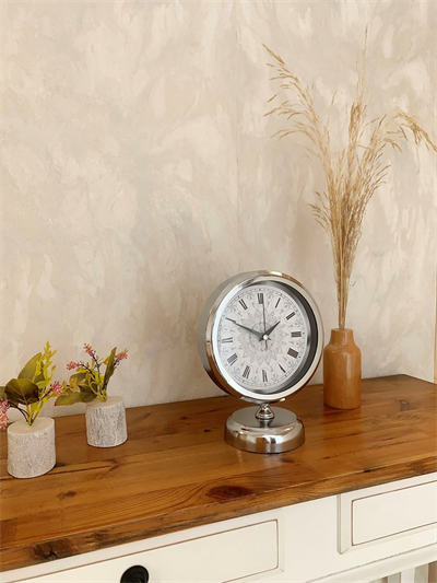 Krom Metal Çini Desen Roma Rakamlı Masa Saati