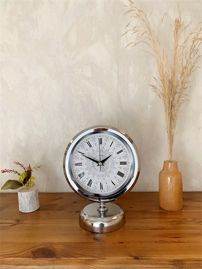 Krom Metal Çini Desen Roma Rakamlı Masa Saati