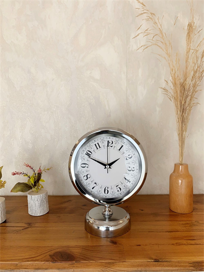 Krom Metal Desenli Masa Saati 25×20 cm