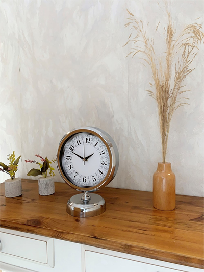 Krom Metal Desenli Masa Saati 25×20 cm