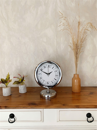 Krom Metal Desenli Masa Saati 25×20 cm