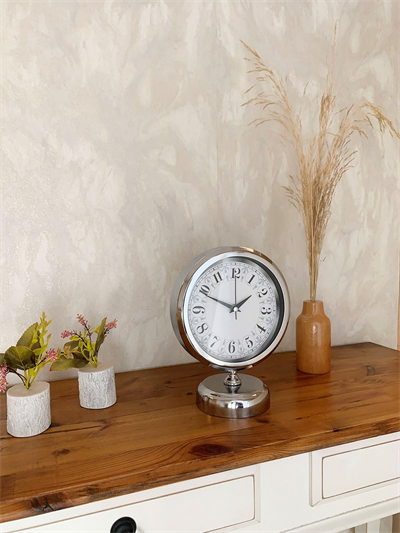 Krom Metal Desenli Masa Saati 25×20 cm