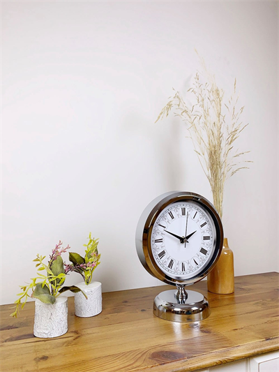 Krom Metal Desenli Roma Rakamlı Masa Saati