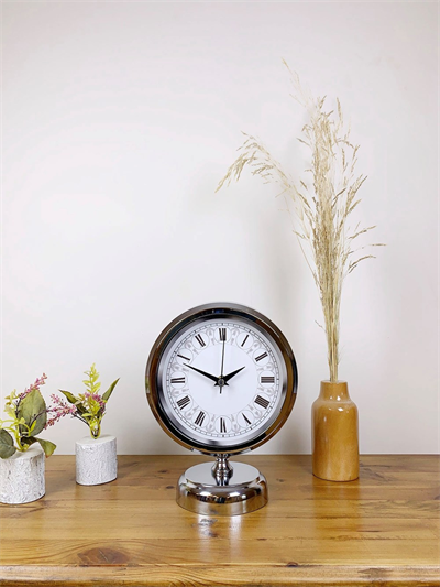 Krom Metal Desenli Roma Rakamlı Masa Saati