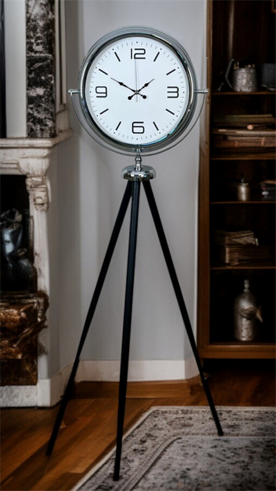 Krom Sade & Şık Tripod Ayaklı Saat