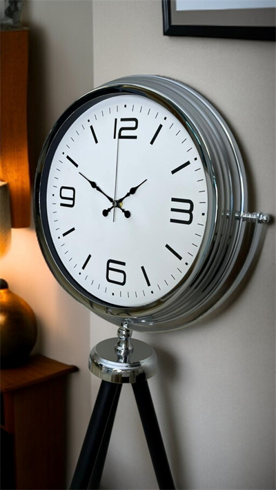 Krom Sade & Şık Tripod Ayaklı Saat