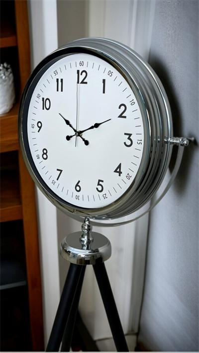 Krom Standart Tripod Ayaklı Saat