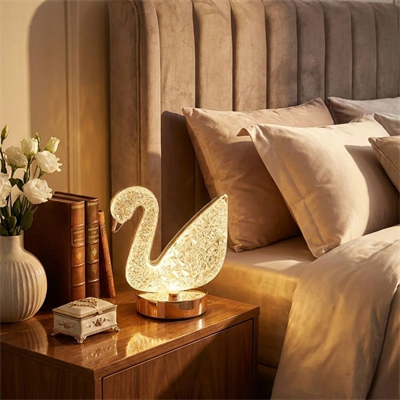 Kuğu Model Kristal Led Masa Lambası – Dokunmatik, 3 Renk Işık Modlu, Şarjlı Mini Dekoratif Gece Lambası Bx40