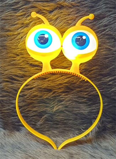 Led Işıklı &amp; Pilli 3 Farklı Modda Yanan Uzaylı Göz Parti Tacı Sarı Renk 18x12 cm (3936)