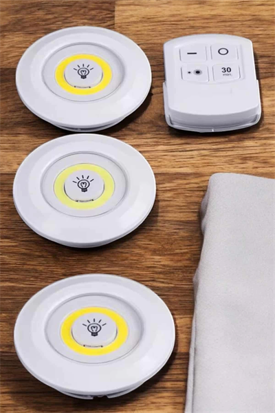 Led Lamba 3lü Uzaktan Kumandalı Yapışkanlı Beyaz Işık