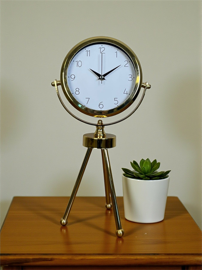 Luxe Glow Gold Üç Ayaklı Metal Masa Saati