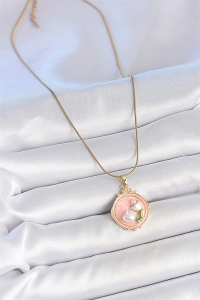 Mey İthalat® 316L Çelik Gold Renk Zincir Pembe Mineli İncili Çiçek İşlemeli Portre Model Kadın Kolye