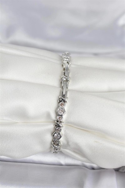 Mey İthalat® Pirinç Gümüş Renk Petek Model Zirkon Taşlı Kadın Bileklik