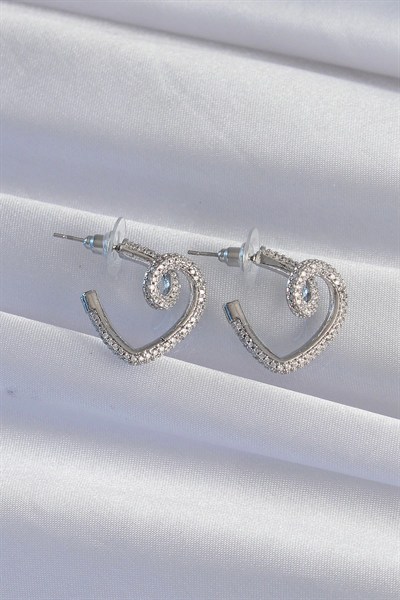 Mey İthalat® Pirinç Gümüş Renk Zirkon Taşlı Kıvrımlı Yarım Kalp Küpe
