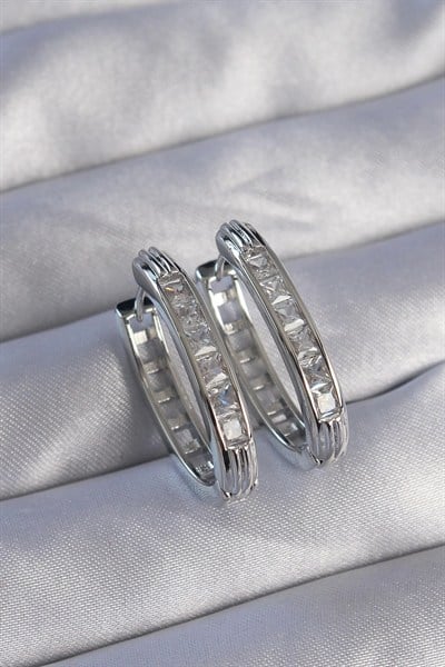 Mey İthalat® Pirinç Gümüş Renk Zirkon Taşlı Oval Model Küpe