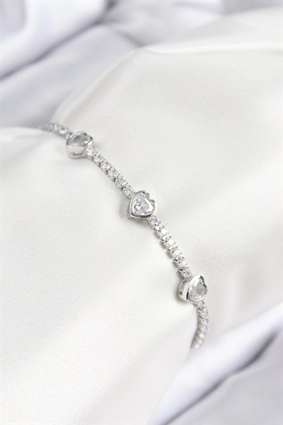 Mey İthalat® Pirinç Zirkon Taşlı Sıralı Kalp Model Gümüş Renk Asansörlü Kadın Bileklik