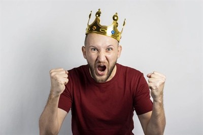 Mey İthalat® Plastik Kral Tacı Altın Renk Yetişkin Boy 55 cm