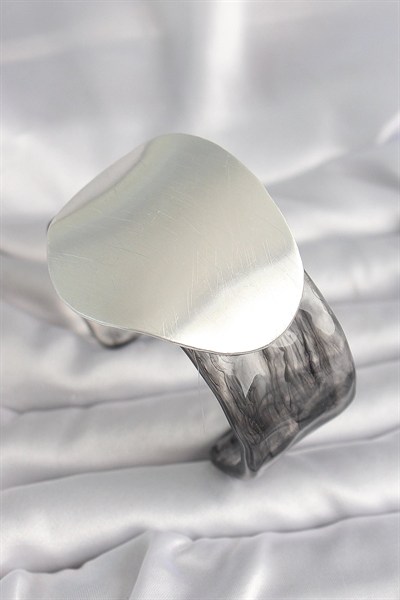 Mey İthalat® Siyah Mermer Desen Akrilik Pilastik Gümüş Plaka Model Vintage Kadın Bilezik