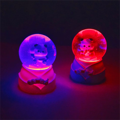 Mini Boy Sevimli Panda Tasarımlı Işıklı Kar Küresi