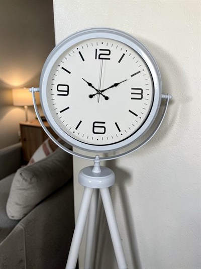 Modern Line Beyaz Tripod Ayaklı Saat