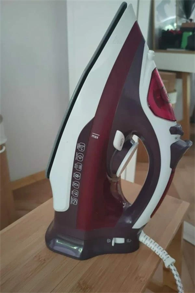 Modern Tasarım 2200W Dayanıklı Buharlı Seramik Kaplama Ütü Yeni Nesil
