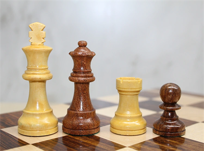 Özel Vernikli Mıknatıs Taşlı Ahşap Katlanabilir Kutulu Satranç Oyunu 17.5 Cm