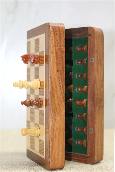 Özel Vernikli Mıknatıs Taşlı Ahşap Katlanabilir Kutulu Satranç Oyunu 12.5 Cm G220