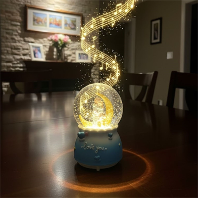 Pilli Işıklı Müzikli Kar Küresi–Hilal Ay Figürlü Romantik Masaüstü Biblo, LED Aydınlatmalı Dekoratif Hediyelik Kar Küresi