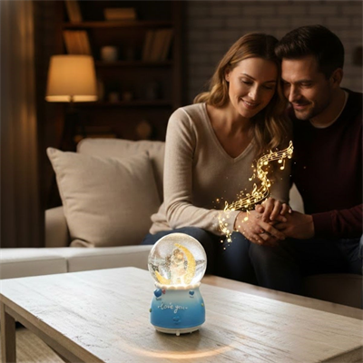 Pilli Işıklı Müzikli Kar Küresi–Hilal Ay Figürlü Romantik Masaüstü Biblo, LED Aydınlatmalı Dekoratif Hediyelik Kar Küresi