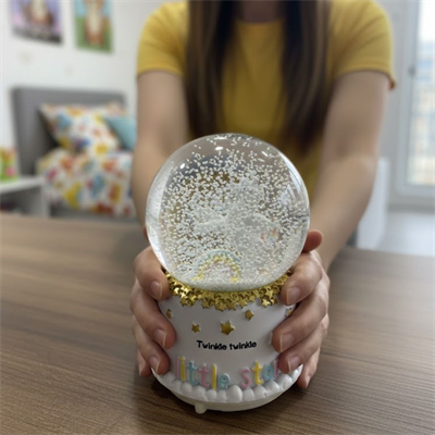 Pilli Işıklı Müzikli Kar Küresi–Pony At Figürlü Eğlenceli Masaüstü Biblo, LED Aydınlatmalı Dekoratif Hediyelik Kar Küresi