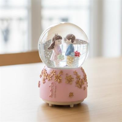 Pilli Işıklı Müzikli Kar Küresi–Sevgili Çiçek Detay Figürlü Eğlenceli Masaüstü Biblo, LED Aydınlatmalı Dekoratif Hediyelik Kar Küresi (3936)