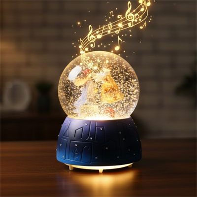 Pilli Işıklı Müzikli Kar Küresi–Valizli Sevgili Çift Figürlü Eğlenceli Masaüstü Biblo, LED Aydınlatmalı Dekoratif Hediyelik Kar Küresi