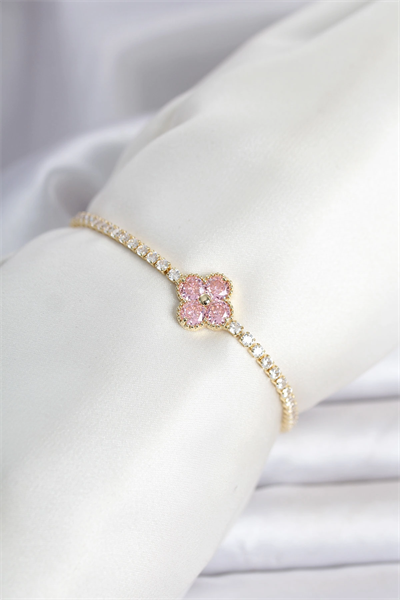 Pirinç Gold Renk Pembe Zirkon Taşlı Yonca Model Su Yolu Kadın Bileklik
