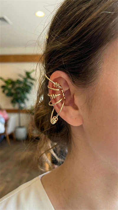 Pirinç Halkalı Model Gold Renk Kıkırdak Küpe