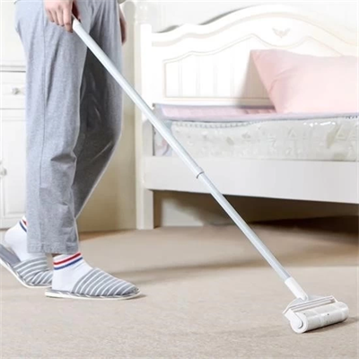 Pratik Temizlik İçin Yapışkanlı Tüy Rulosu 24 Cm Teleskopik Uzayabilen Saplı 2 Yedekli