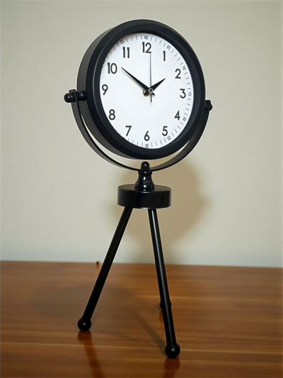 Prime Black Zarif Üç Ayaklı Metal Masa Saati