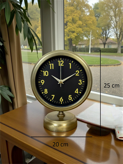 Retro Elegance 25 x 20 Cm Eskitme Metal Masa Saati