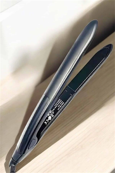 Saç Düzleştirici Led Ekranlı Isı Ayarlı Seramik Kaplama Profesyonel