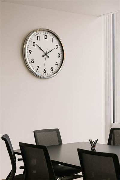 Sade Ve Şık Krom 52 Cm Metal Dekoratif Duvar Saati