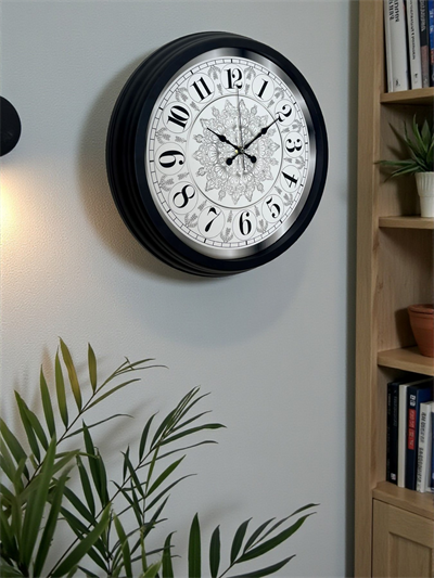 Şaheser Tasarım Zarif Desenli 40 cm Metal Duvar Saati