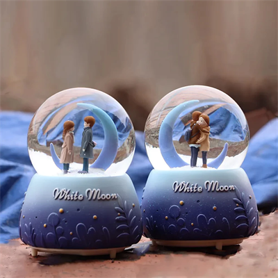 Sevimli Çift Pilli Işıklı Kar Küresi