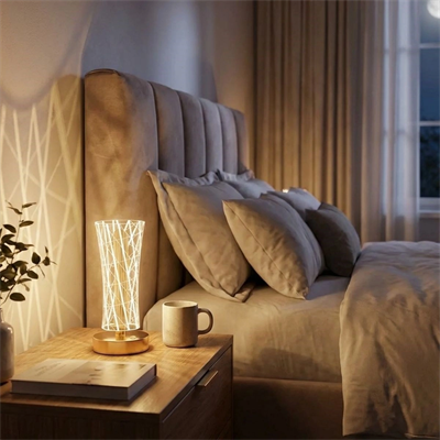 Silindirik Kristal Çizgi Model Led Masa Lambası – Gold Tabanlı, Dokunmatik, 3 Renk Işık Modlu, Şarjlı Modern Dekoratif Gece Lambası Bx40