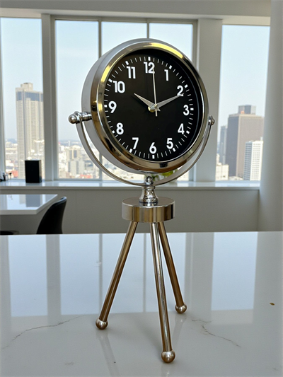 Silver Classic Tasarım Üç Ayaklı Metal Masa Saati