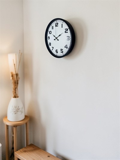 Siyah 36 Cm Büyük Rakamlı Duvar Saati