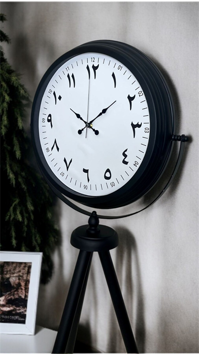 Siyah Arap Rakamlı Sıradışı Tasarım Tripod Ayaklı Saat