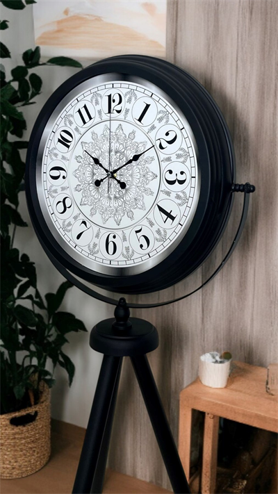 Siyah Desenli Şık Tripod Ayaklı Saat