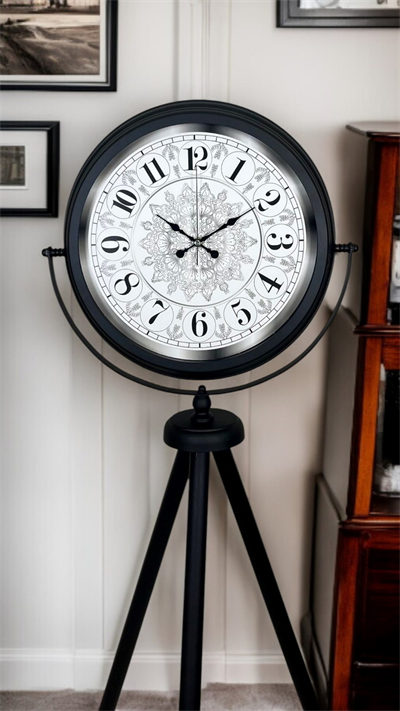Siyah Desenli Şık Tripod Ayaklı Saat
