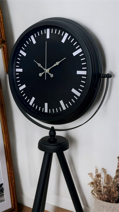 Siyah Lüks Sade Tripod Ayaklı Saat