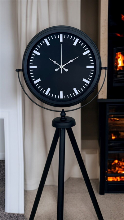 Siyah Lüks Sade Tripod Ayaklı Saat
